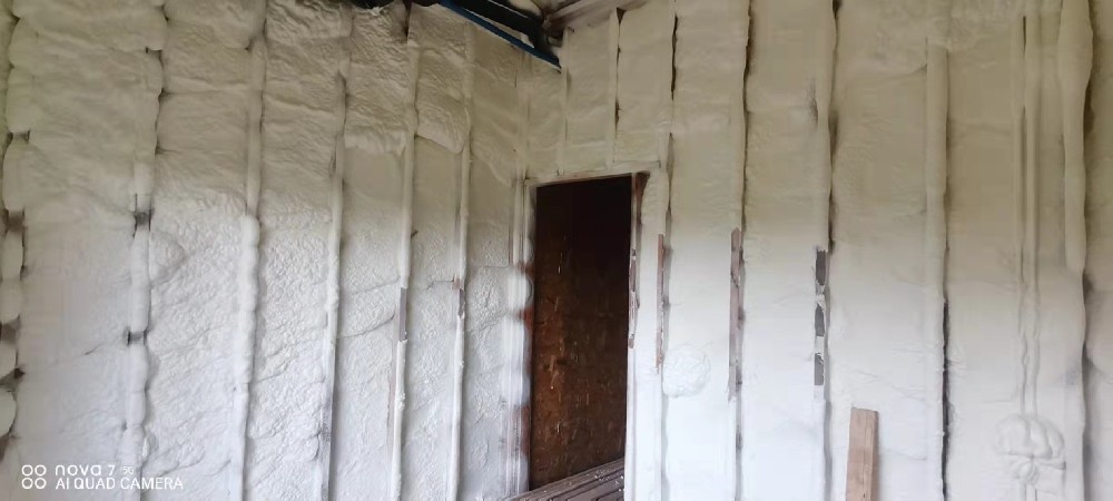 硬質(zhì)聚氨酯發(fā)泡材料做屋頂能否防水？