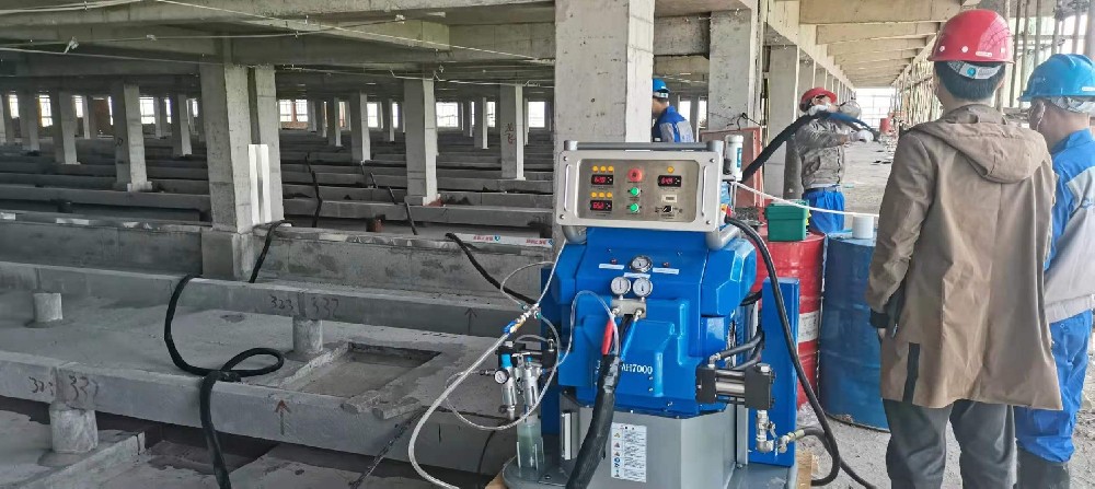 選擇一個(gè)適合的聚脲噴涂設(shè)備難嗎？